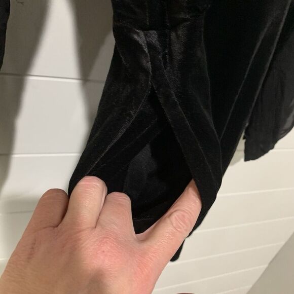 Express | Romper Shorts Long Sleeve Velvet Holiday Black NWT- Size Medium - Picture 5 of 11